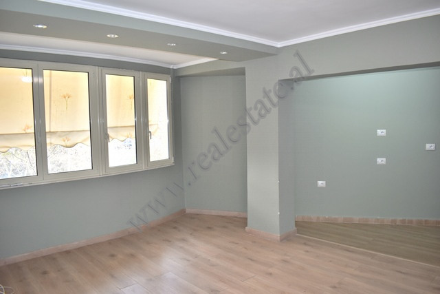 Office space for rent located in center of Tirana, specifically in Barrikadave Street.
It boasts a 